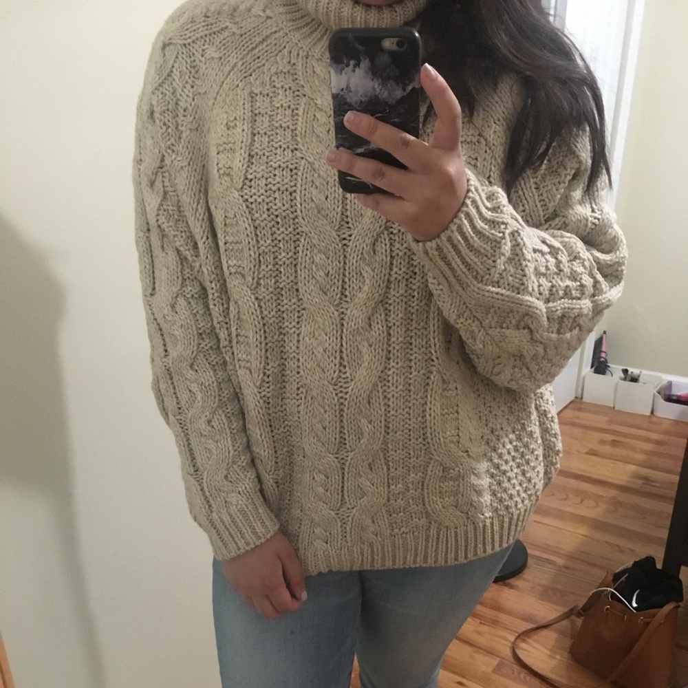 CHUNKY WARM SWEATER